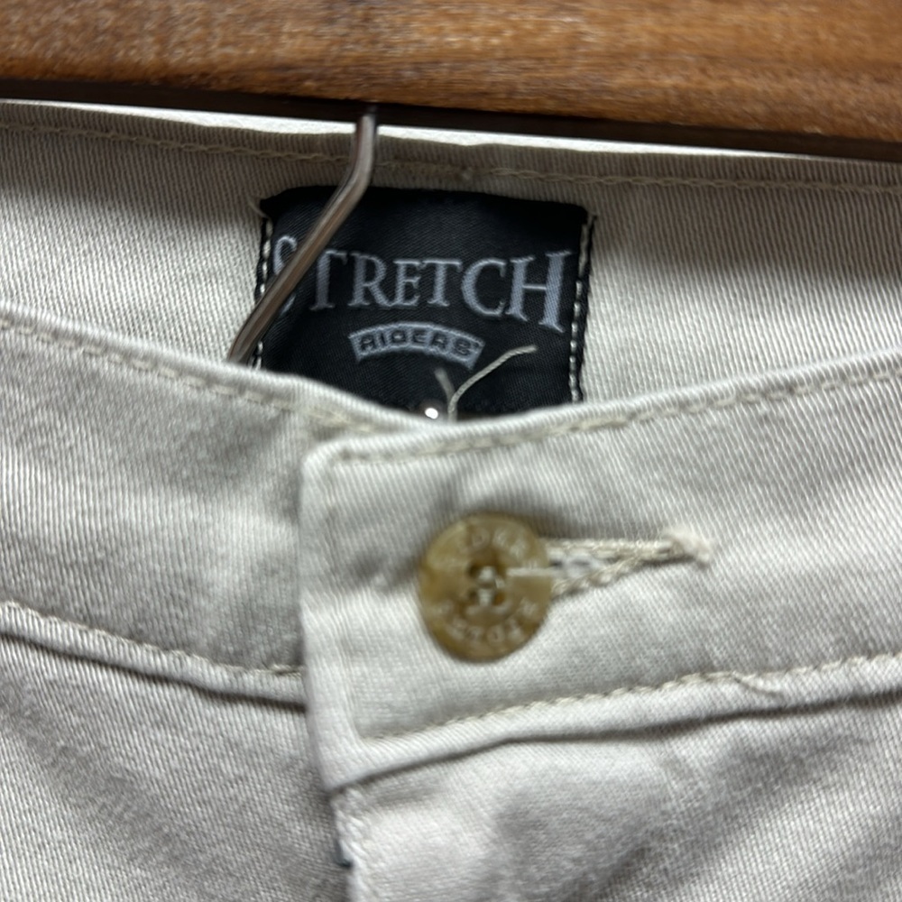 Riders by Lee Women's Cream Capris - Picture 3 of 5